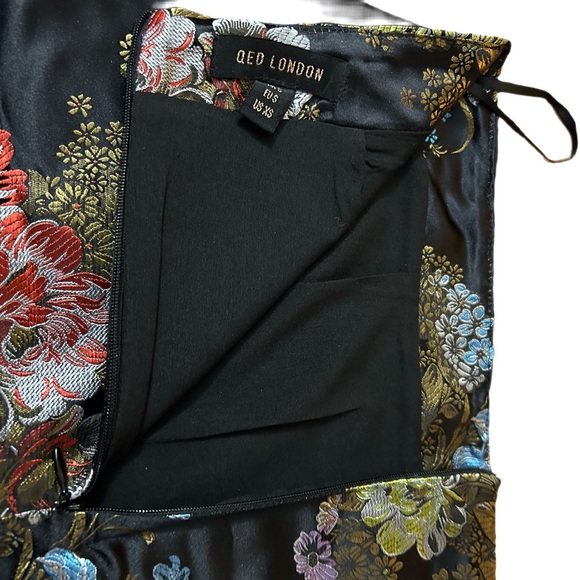 🇨🇦3/$15 Satin Black midi Skirt - Picture 4 of 5